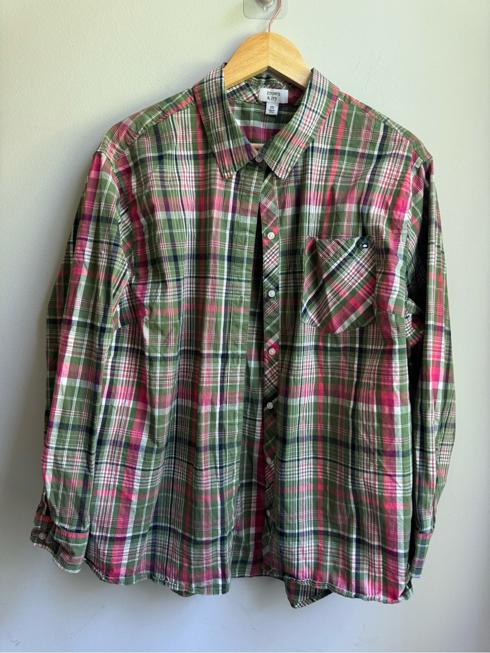 crown & ivy Green and Pink Plaid Long-Sleeve Button-Up Shirt
